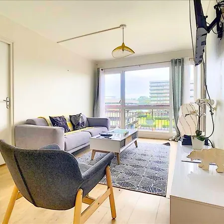 Maison Grands Espaces: With Free Parking Apartment *